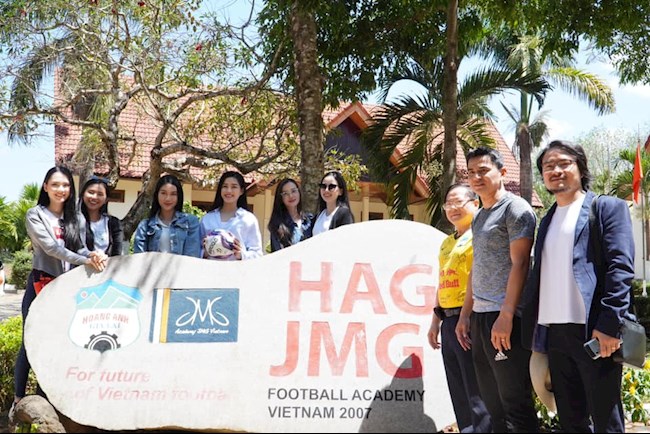 Kiatisuk chụp ảnh selfile cùng dàn hoa hậu Việt Nam Kiatisuk chụp ảnh selfile cùng dàn hoa hậu Việt Nam