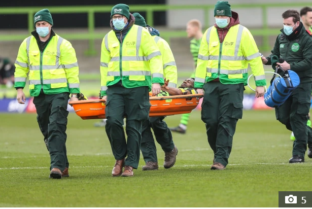 Tiền đạo Jamille Matt dính chấn thương kinh hoàng hình ảnh