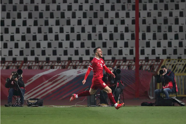 Kostic gỡ hòa 2-2 cho Serbia