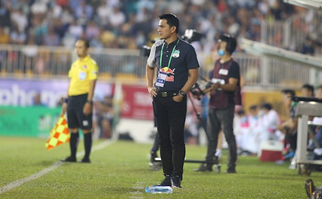 HLV Kiatisuk có quyết định hợp lòng người sau khi V-League tạm ngừng