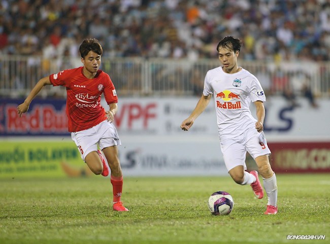 Thường xuyên mất oan penalty, Văn Toàn không lý giải nổi vì sao