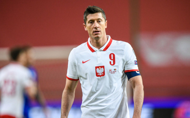 Lewandowski dính chấn thương đầu gối