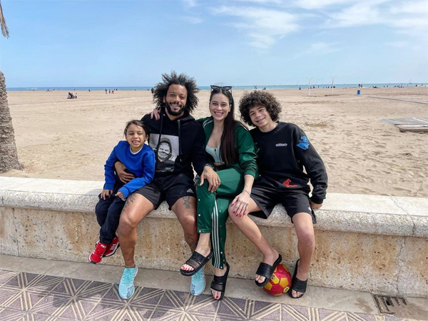 Marcelo bị cảnh sát Tây Ban Nha sờ gáy