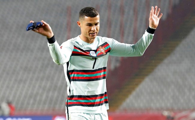 Chiếc băng đội trưởng của Ronaldo được đem đấu giá