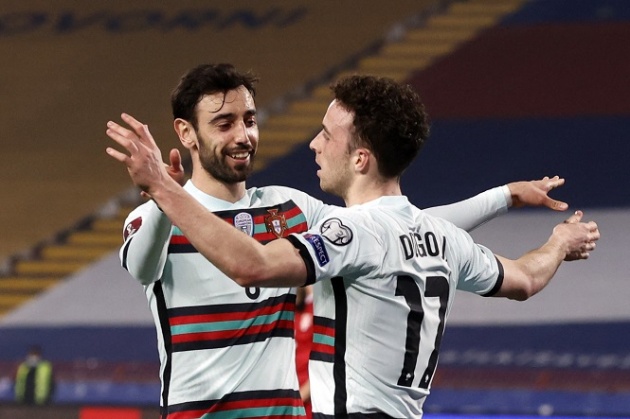 Diogo Jota liên tiếp ghi bàn, Bruno Fernandes phản ứng thế nào?
