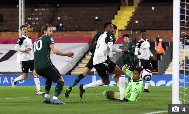 Tình huống Tosin Adarabioyo phản lưới nhà