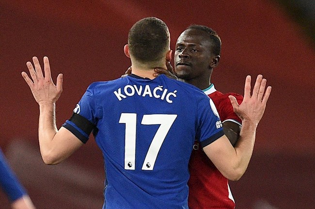 Bị sút bóng thẳng mặt, Mane bóp cổ Kovacic nói chuyện phải trái