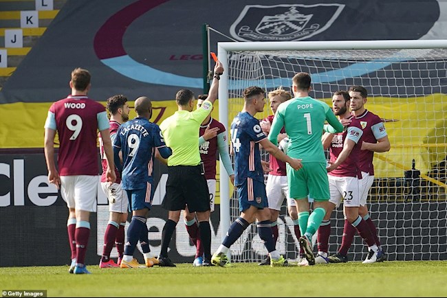 VAR gây tranh cãi trong trận Burnley 1-1 Arsenal hình ảnh VAR gây tranh cãi trong trận Burnley 1-1 Arsenal hình ảnh