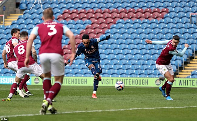 Burnley vs Arsenal 1-1 Pháo thủ hãy tự trách mình! hình ảnh