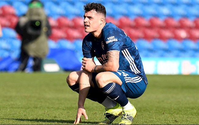 Xhaka mac sai lam khong it