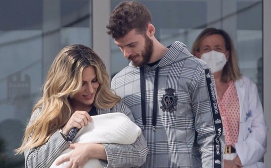 David de Gea hạnh phúc bên con gái mới sinh