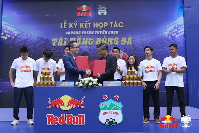 HAGL chính thức ra mắt nhà tài trợ áo đấu mới hình ảnh