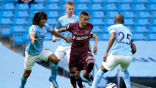 Man City để thua 1-2 trước Leeds