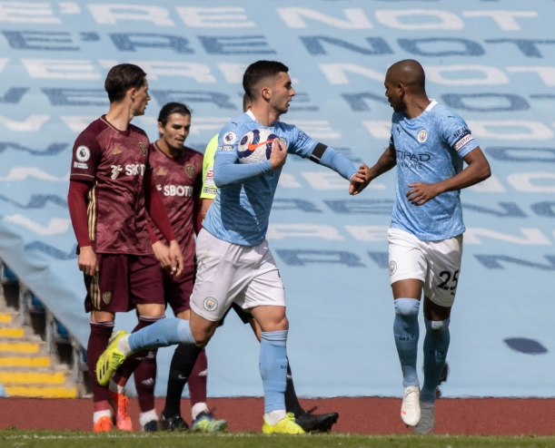 Man City chỉ ghi 1 bàn trước Leeds