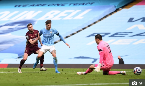John Stones không thể gồng gánh hàng thủ Man City