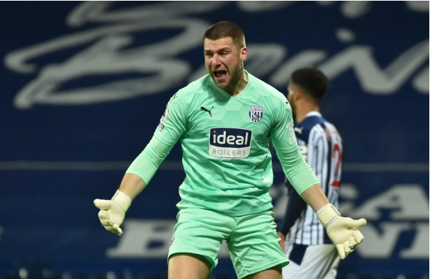 MU tính đưa Sam Johnstone trở lại Old Trafford