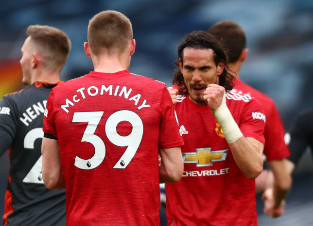 Roy Keane khen ngợi Cavani