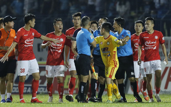 Thanh Thắng đối diện án phạt sau vụ lộn xộn ở trận gặp Thanh Hóa