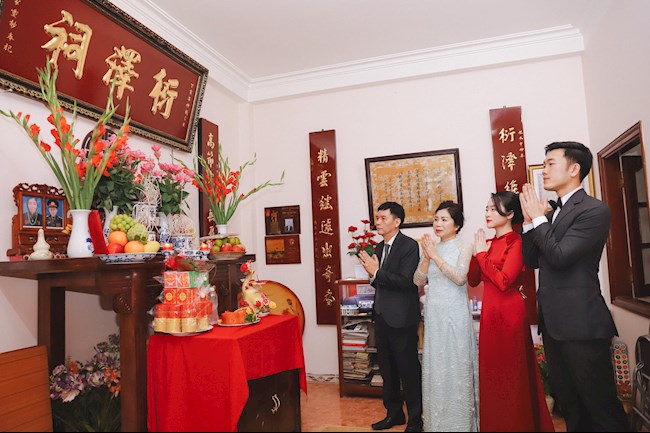 Xuân Trường khoe ảnh ăn hỏi