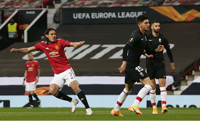 Cavani mở tỷ số của trận lượt về