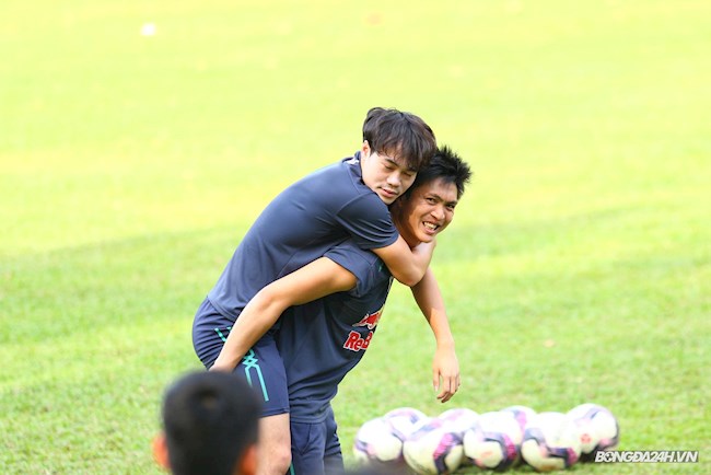 Văn Toàn mãn nguyện khi được Tuấn Anh gánh