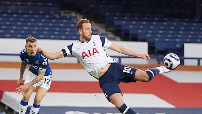 Harry Kane lập cú đúp trước Everton Harry Kane lập cú đúp trước Everton