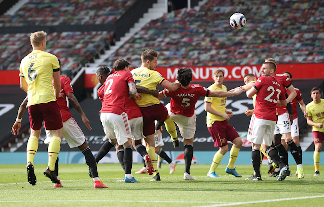 Pha bóng dẫn đến bàn gỡ hòa 1-1 của Burnley Pha bóng dẫn đến bàn gỡ hòa 1-1 của Burnley