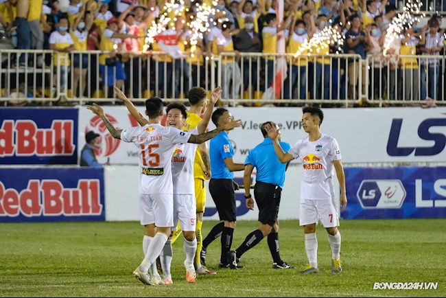 HAGL tri ân khán giả sau trận thắng Hà Nội HAGL tri ân khán giả sau trận thắng Hà Nội