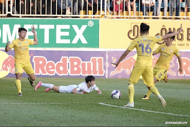 Văn Toàn vs Hà Nội