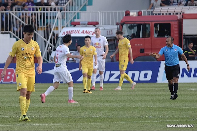 Văn Toàn vs Hà Nội