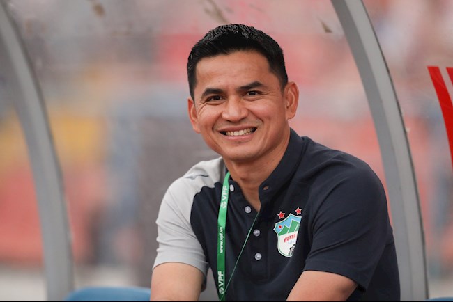 HLV Kiatisuk phân vân về băng thủ quân của HAGL