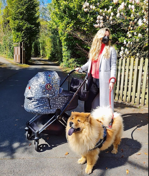 Bạn gái De Gea đi dạo cùng con gái nhỏ Bạn gái De Gea đi dạo cùng con gái nhỏ