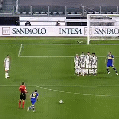Ronaldo lại sợ bóng khi đứng hàng rào khiến Juventus thủng lưới hình ảnh