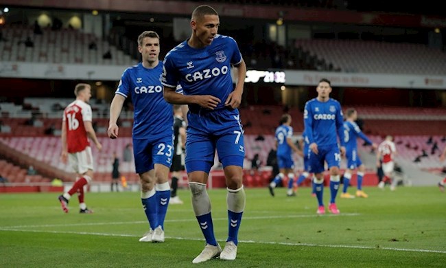Richarlison ăn mừng sau khi góp công vào bàn duy nhất đem về chiến thắng cho Everton