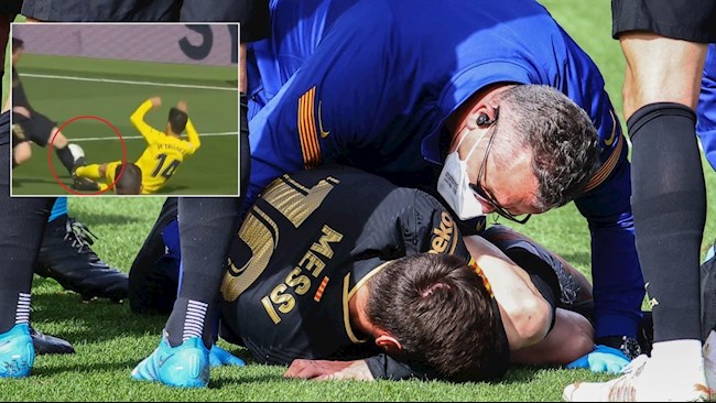 Messi nằm im sau pha tắc bóng của Trigueros