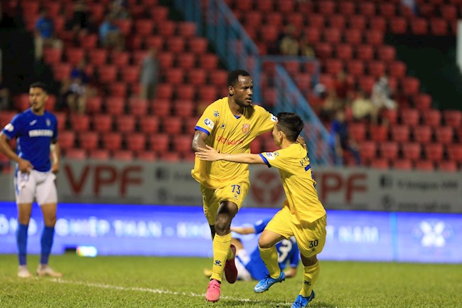 Konan ghi bàn thắng duy nhất giúp Nam Định đánh bại Quảng Ninh