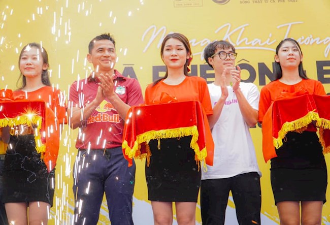 Kiatisuk chúc mừng chủ tịch Văn Toàn mở thêm ngành nghề kinh doanh