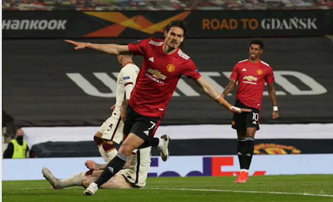 Cavani cân bẳng tỷ số 2-2 Cavani cân bẳng tỷ số 2-2