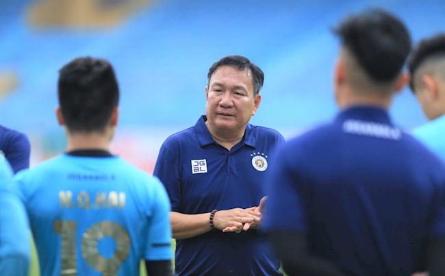 HLV Hoàng Văn Phúc thừa nhận bất ngờ khi ngồi vào ghế nóng CLB Hà Nội