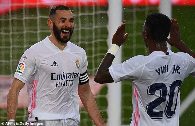 Real thang Vinicius va Benzema Real thang Vinicius va Benzema