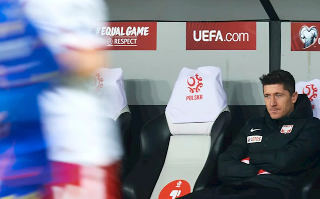 Lewandowski dính chấn thương, lỡ cơ hội chạm trán Mbappe