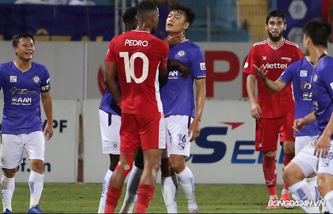 Bóp cổ Thành Chung, tiền đạo Viettel đối mặt nguy cơ bị phạt nguội