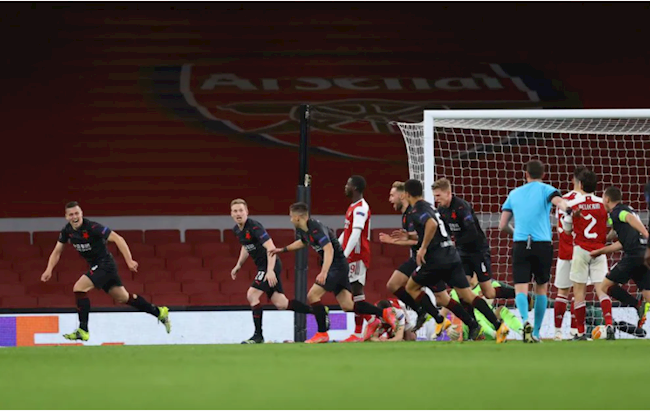 Arsenal để Slavia Prague cầm hòa 1-1 trên sân nhà