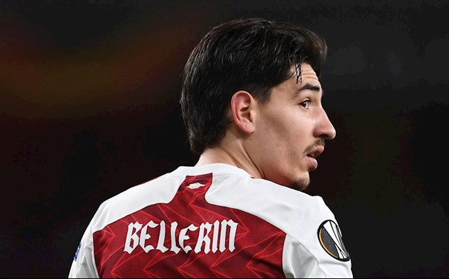 Bellerin than trời về thói quen tự bắn vào chân của Arsenal