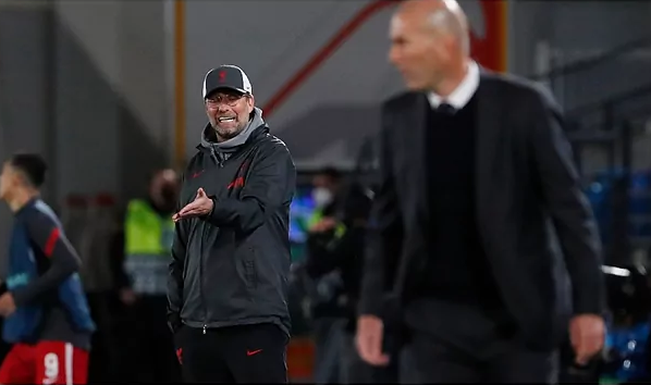 Chê bai sân Alfredo Di Stefano của Real, HLV Klopp nhận về món quà bất ngờ