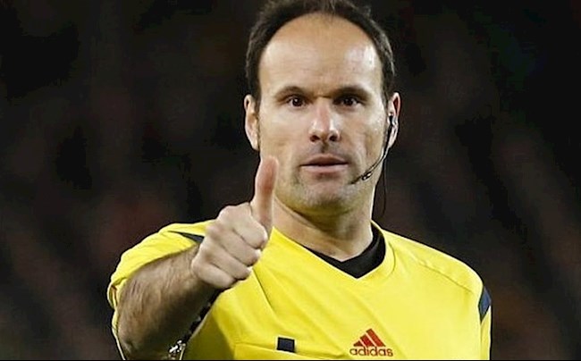 Trọng tài Mateu Lahoz chấn thương trước trận Siêu kinh điển