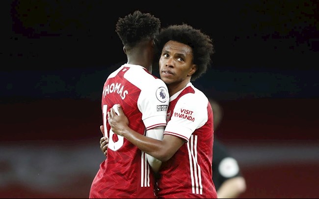 Willian ghi bàn: Món quà muộn màng dành cho Arsenal