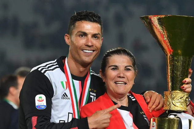 Mẹ Cristiano Ronaldo khiến Juventus lo lắng