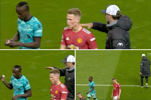 Mane từ chối ăn mừng cùng HLV Jurgen Klopp Mane từ chối ăn mừng cùng HLV Jurgen Klopp