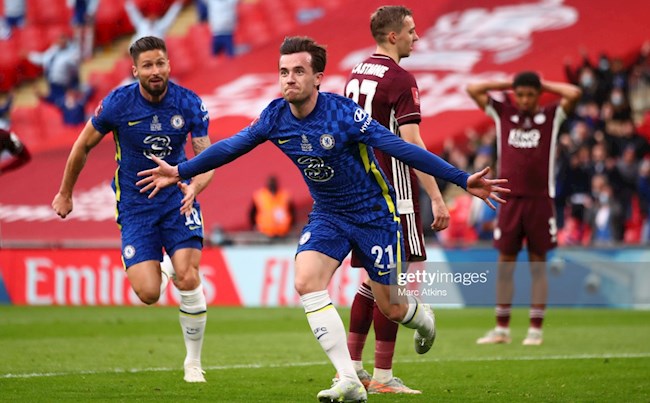 Khoảnh khắc giờ mới được công bố về fan Chelsea khi bị VAR quật